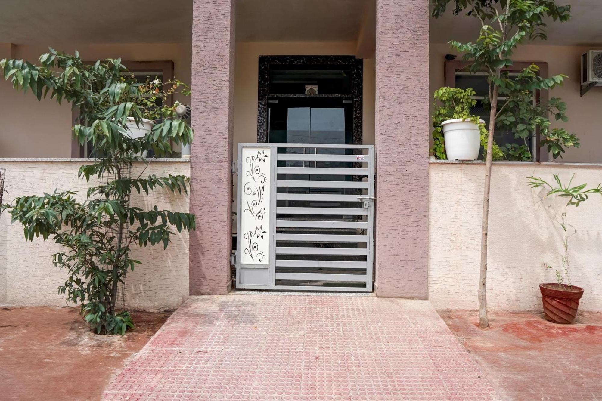 Super Townhouse Mansarovar Formerly Palm Tree Hotel